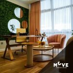 Genç Profesyoneller İçin Kendinden Emin Siyah, Beyaz ve Sarı İç Mekanlar